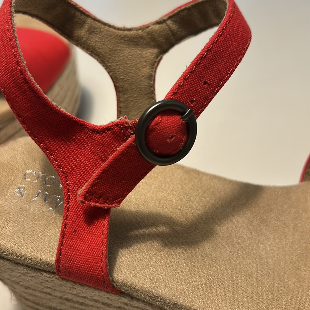 Crown and Ivy red platform sandals - Picture 9 of 11